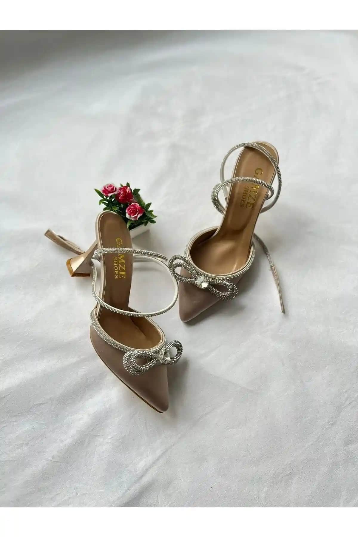 Gamze Shoes Saten Bilekten Bağlama Fiyonk Taşlı Kadın Ayakkabısı 80 karakter