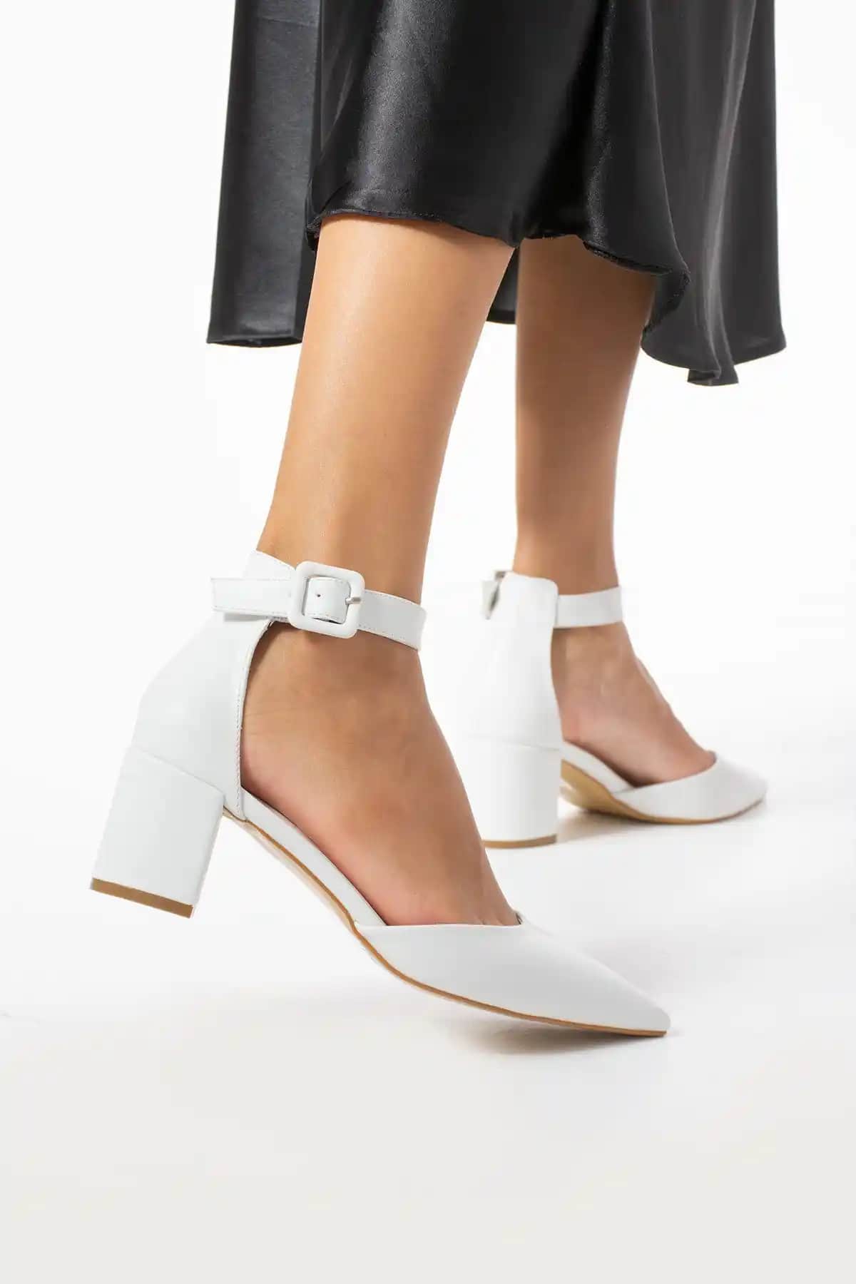 Güllü Shoes Beyaz Kadın Kısa Topuklu Ayakkabı: Şıklık ve Konforun Buluşması