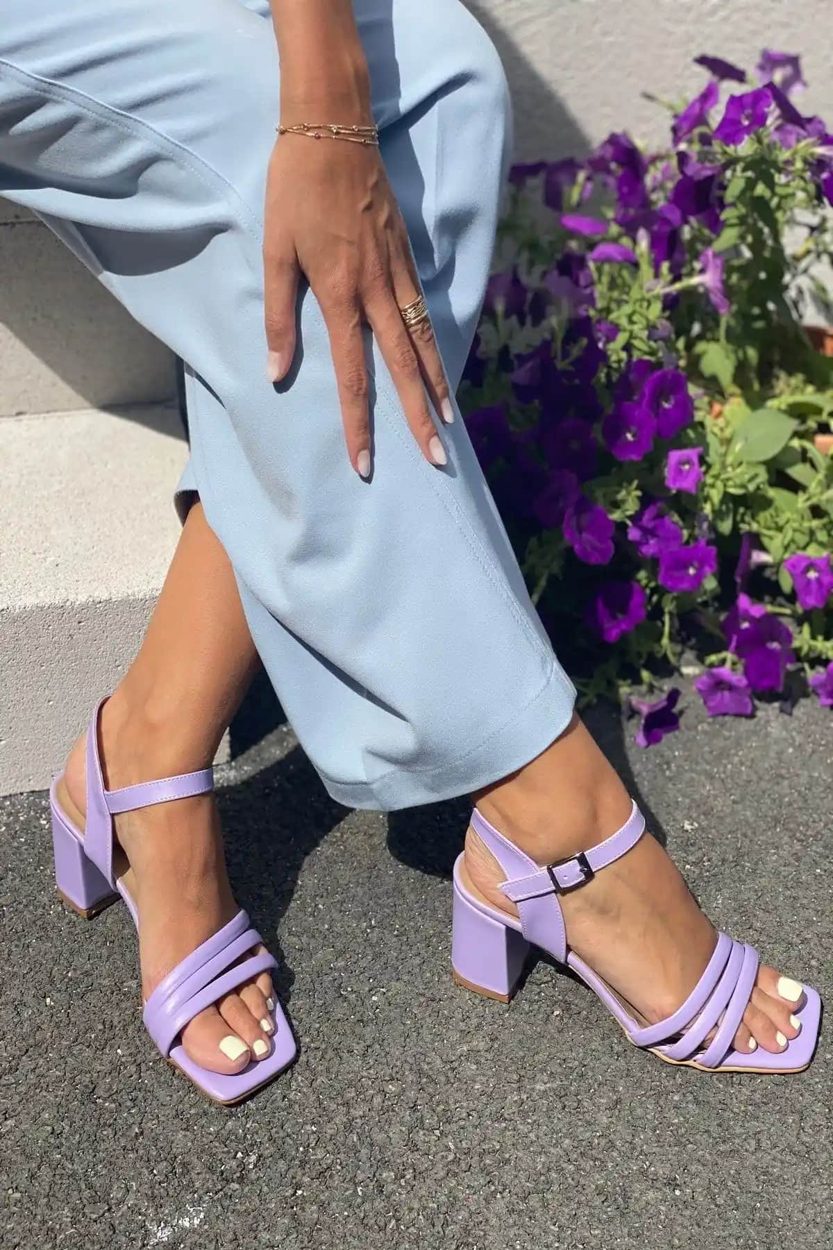 İnan Ayakkabı Lila Kadın Topuklu Ayakkabı 6 cm Bilekten Kemer Detaylı Modern Tasarım