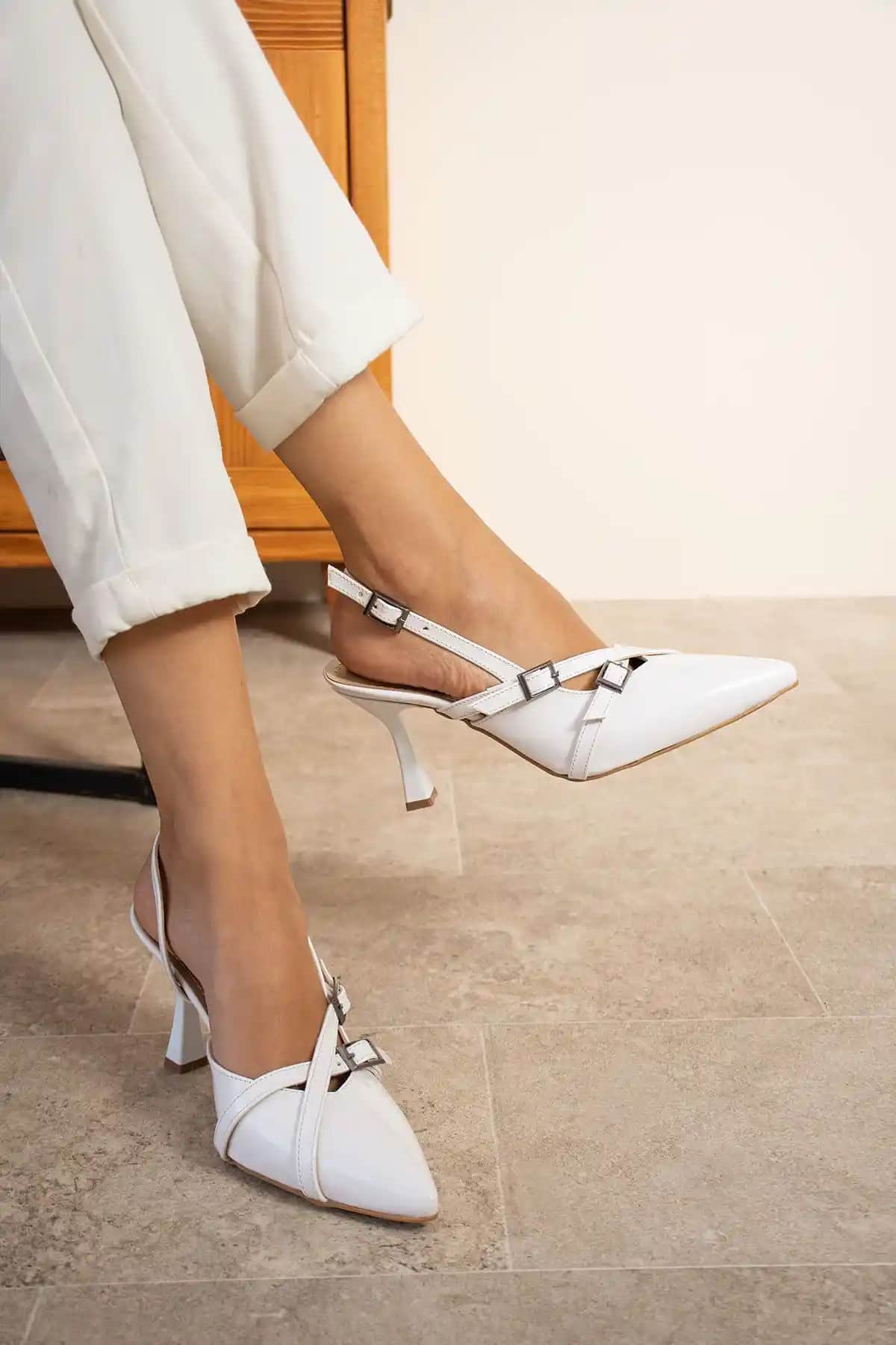 Kadın Beyaz Rugan Biyana Model Çift Bantlı Topuklu Ayakkabı - Şıklık ve Konforun Birleşimi
