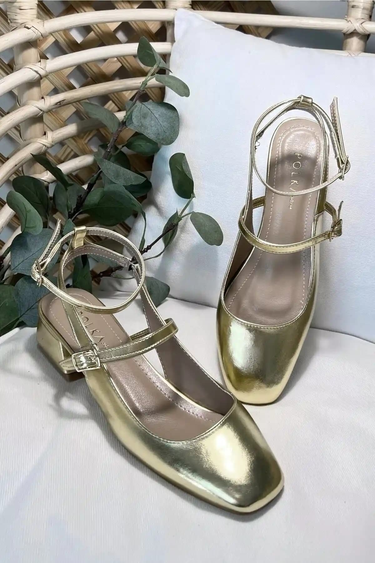 Kadın Metalik Gold Dore Mary Jane Ayakkabı Modern Tasarım ve Konfor Bir arada