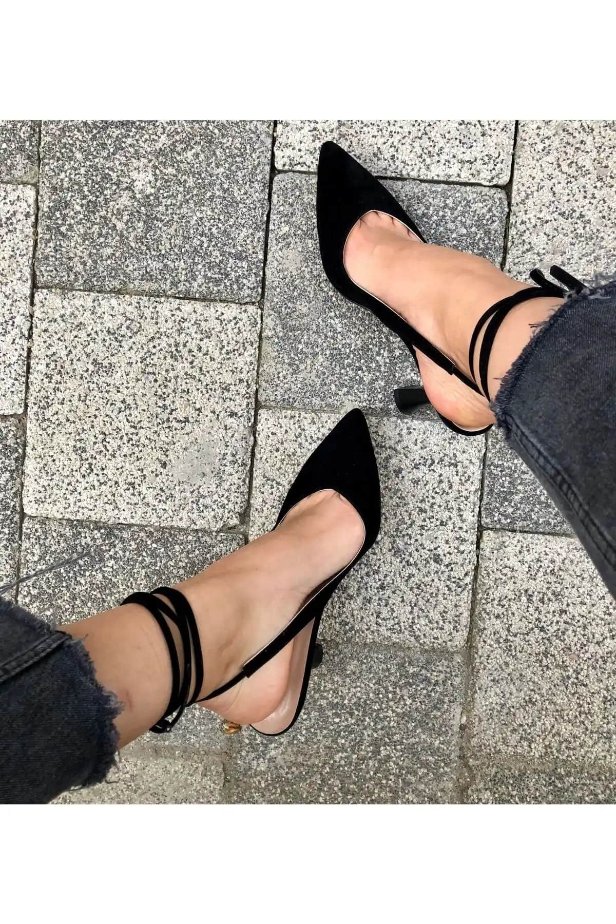 Kadın Siyah Süet İp Bağcıklı Sandalet Modern Tasarım ve Konfor Bir Arada