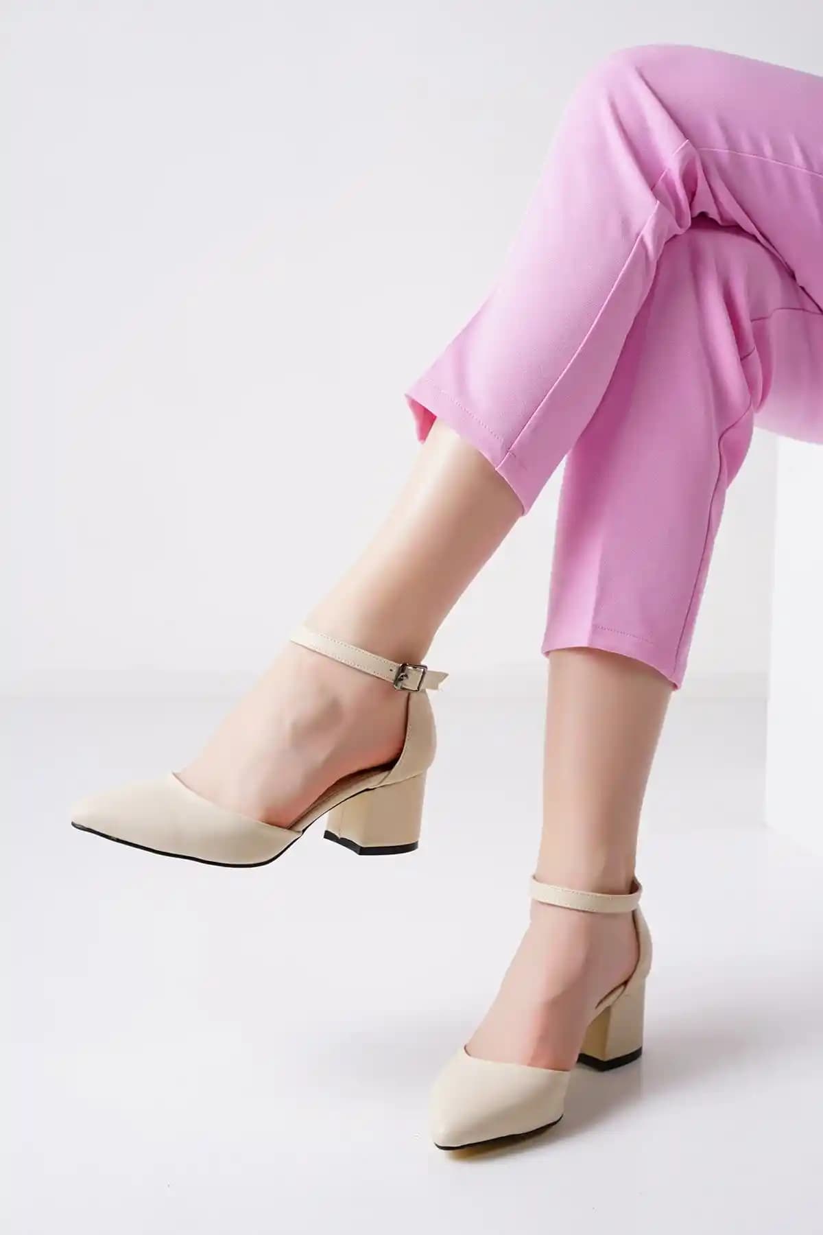 Kadınlar İçin Zarif ve Konforlu Topuklu Ayakkabı Melikmert Bilekten Bantlı Tasarım