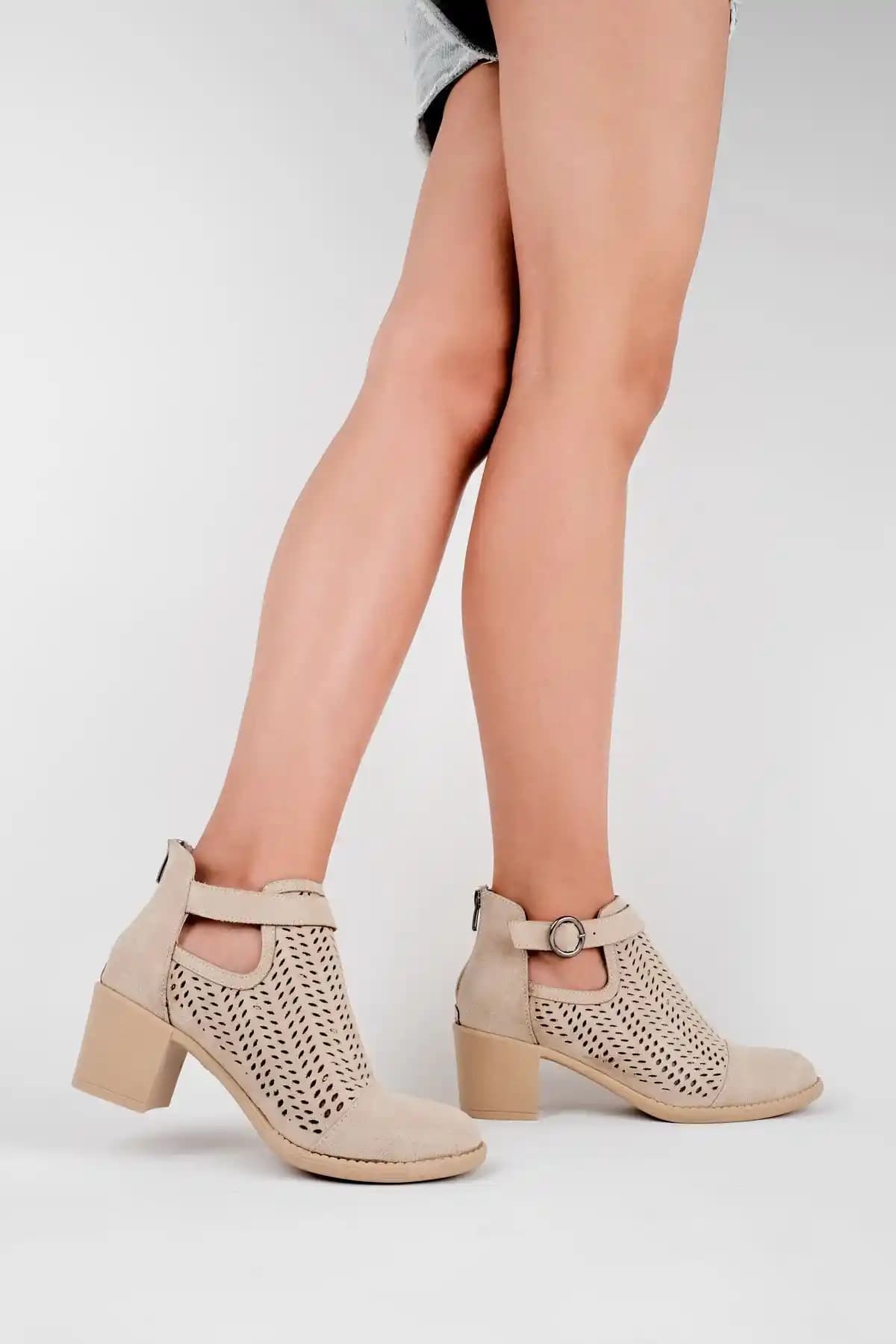 LAL SHOES & BAGS Adele Kadın Yazlık Delikli Bot Şık ve Rahat Tasarım, Konfor ve Şıklık Bir Arada