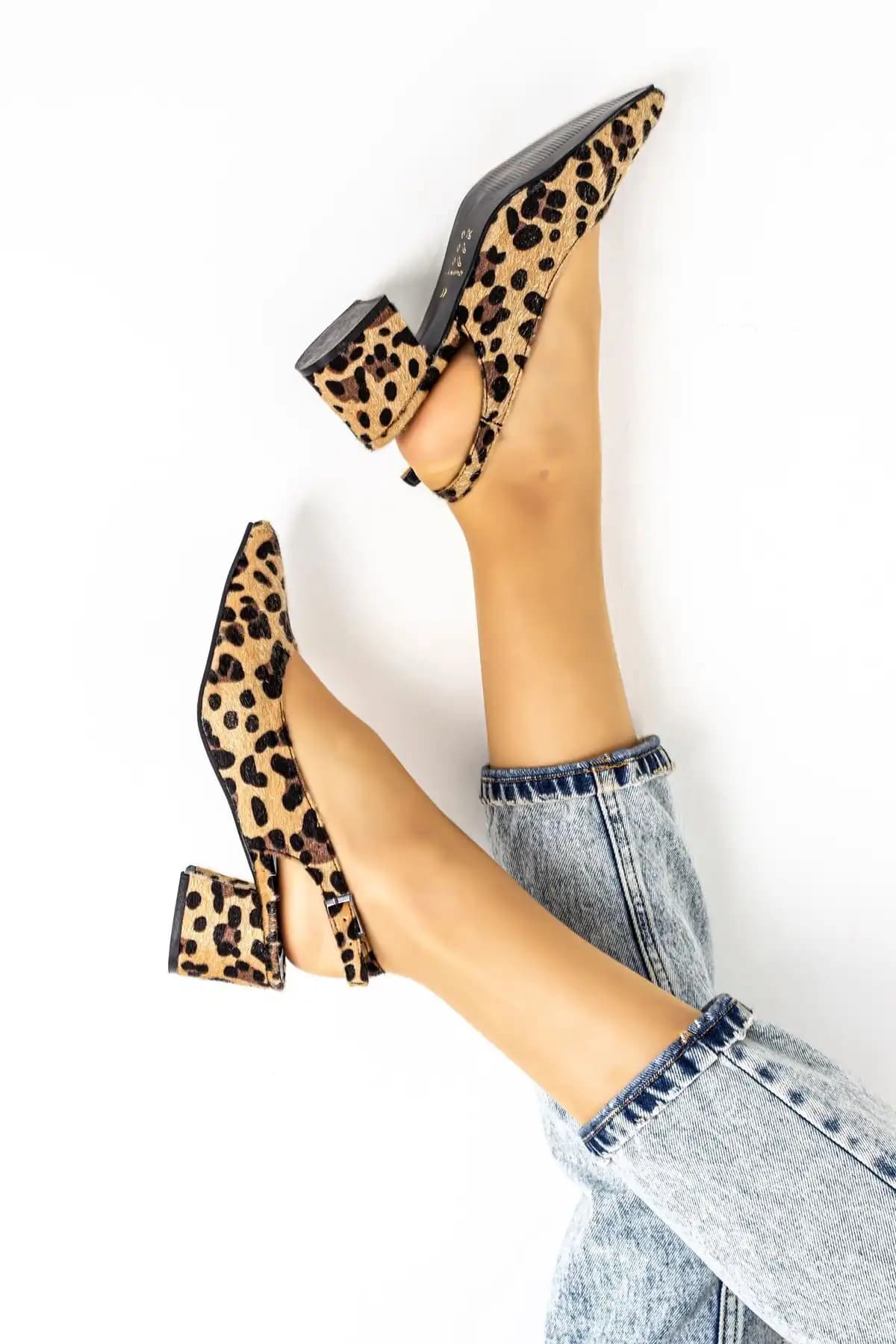 LAL SHOES & BAGS Leopar Desenli 5 Cm Topuklu Kadın Ayakkabısı Günlük ve Şık Kullanım