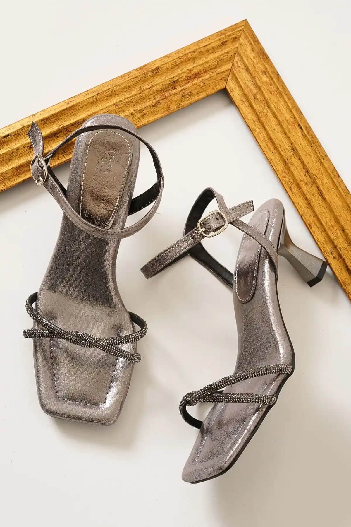 LMN Ayakkabı Platin Sultan: Zarif ve Konforlu Topuklu Ayakkabı Seçenekleri