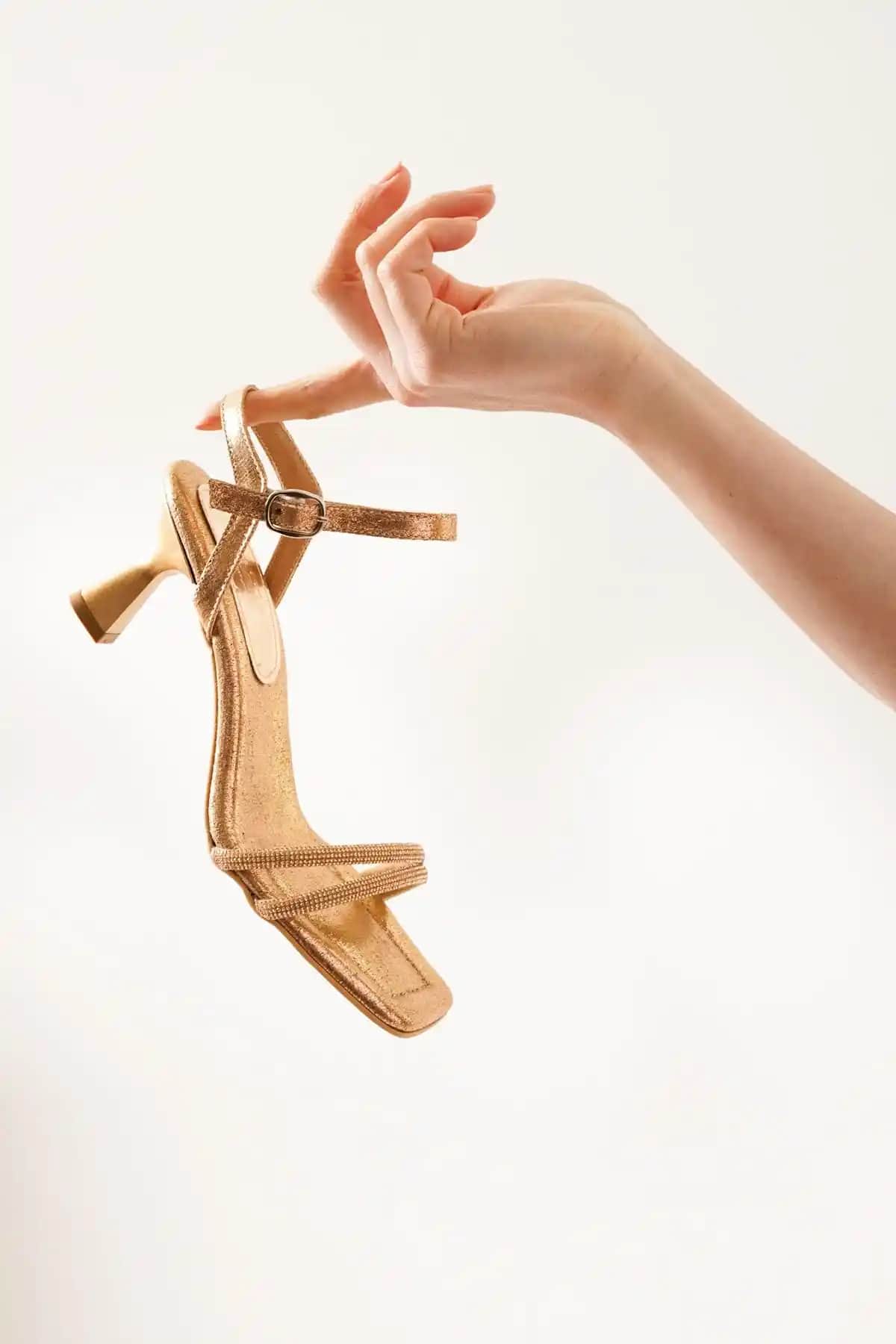 LMN Ayakkabı: Şık ve Konforlu Kadın Topuklu Ayakkabı Seçenekleri ve Özellikleri