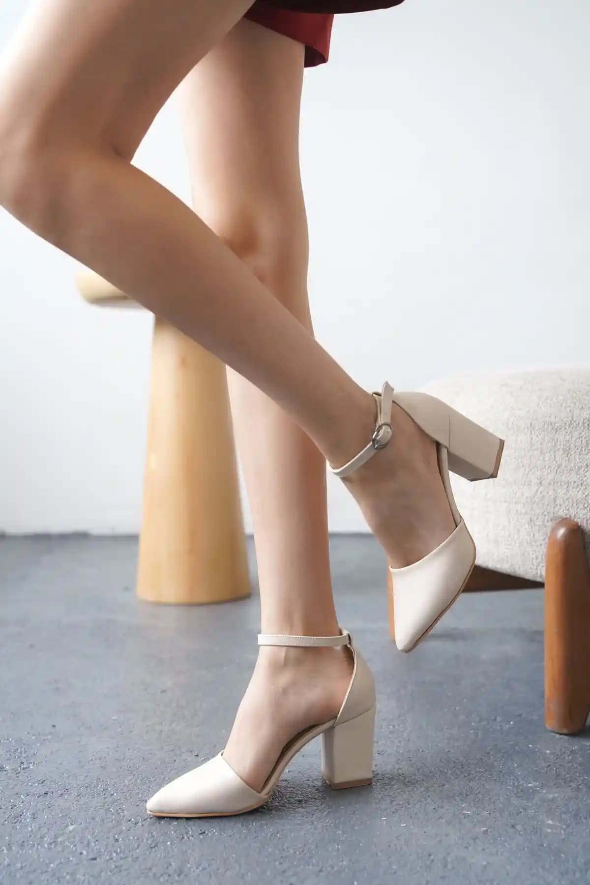 MODAADAM Kadın Bej Deri Topuklu Ayakkabı Şık ve Rahat Tasarım