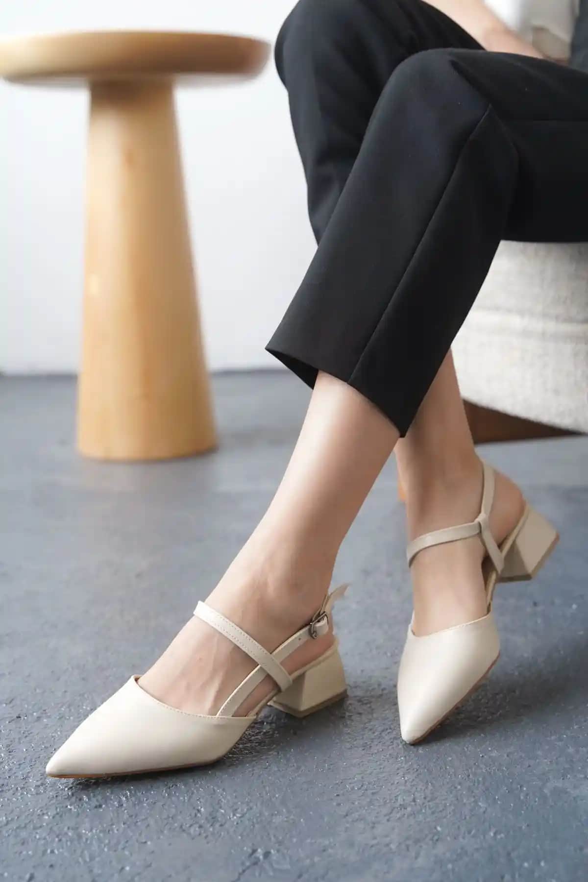 MODAADAM Kadın Franco Kısa Topuklu Ayakkabı Ten Deri Şık ve Konforlu Tasarım