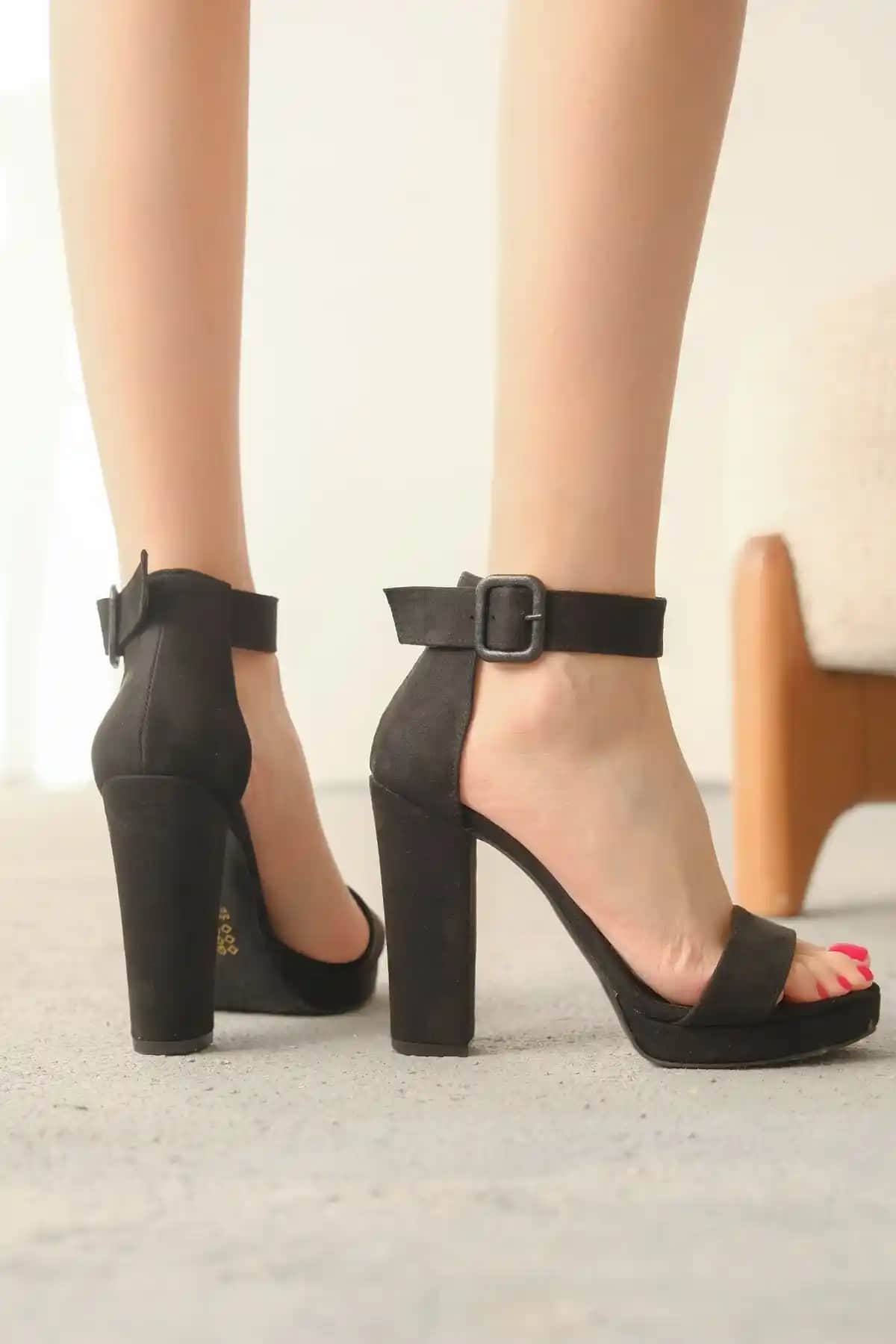 MODAADAM Kadın Margaret Süet Topuklu Ayakkabı: Şıklık ve Konforu Bir Arada Sunan Tasarım