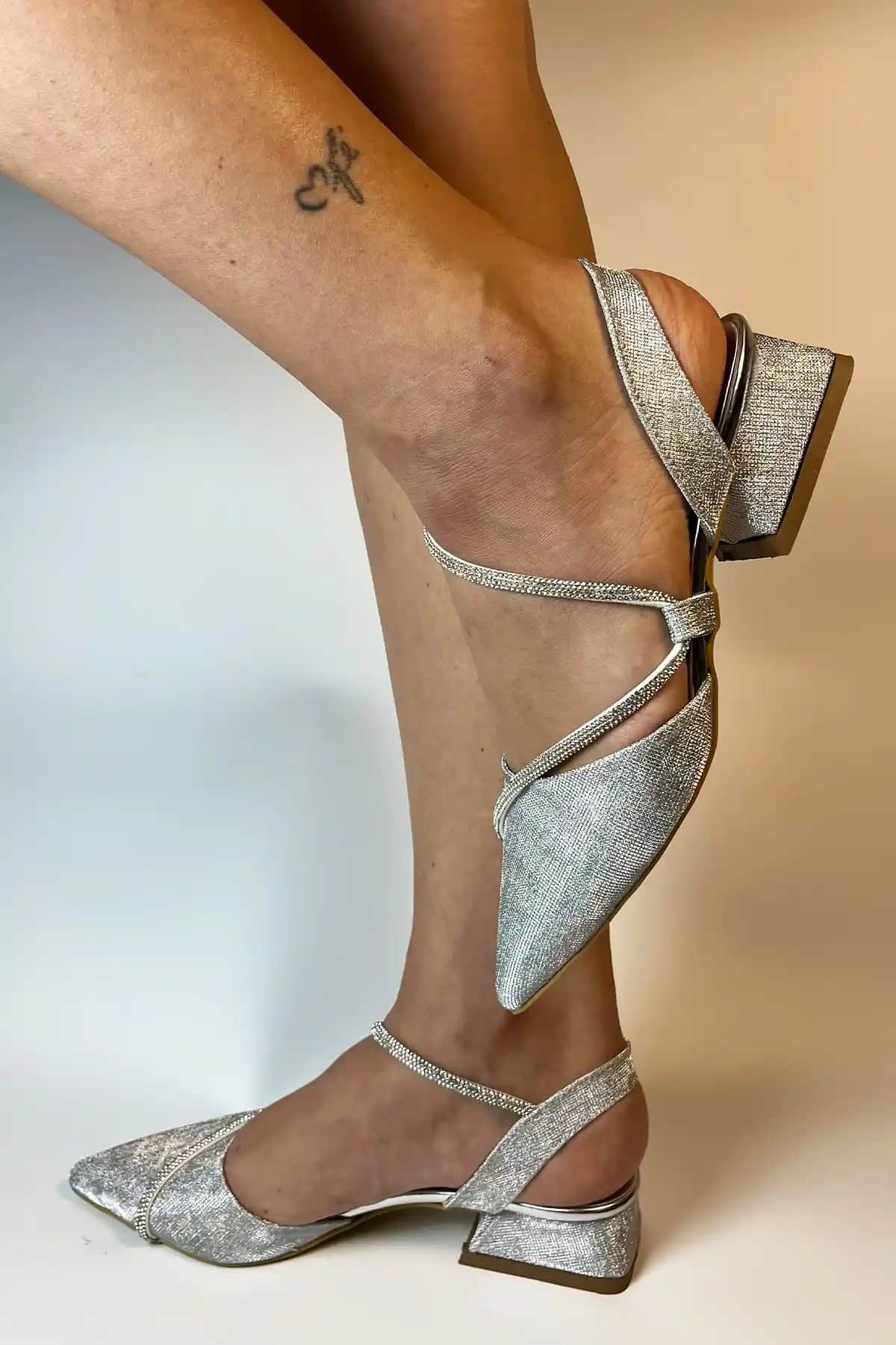 Moira Shoes Kadın Biyeli Abiye Ayakkabı Gümüş Renk, Zarif ve Rahat Tasarım