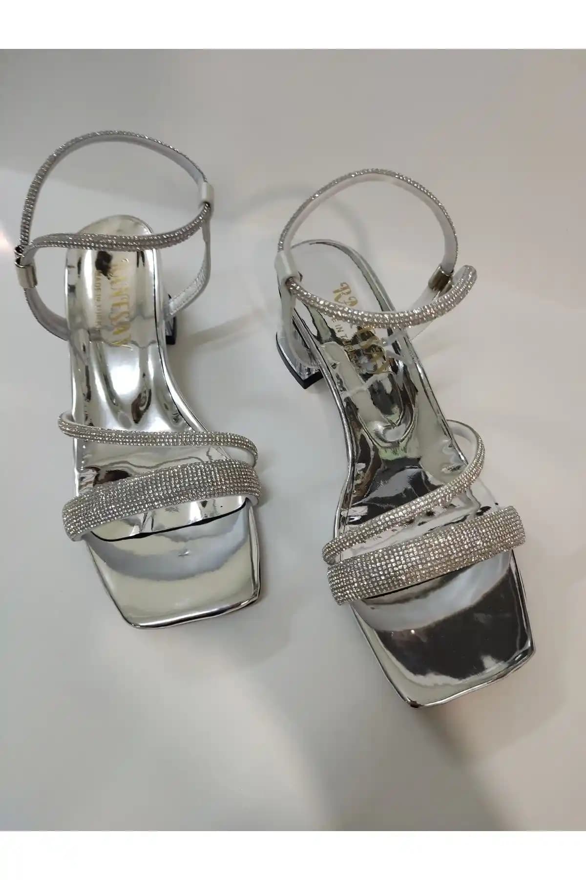 Renasay Kadın Beyaz Taşlı Gümüş Deri Cam Topuk Sandalet Günlük ve Özel Kullanım İçin