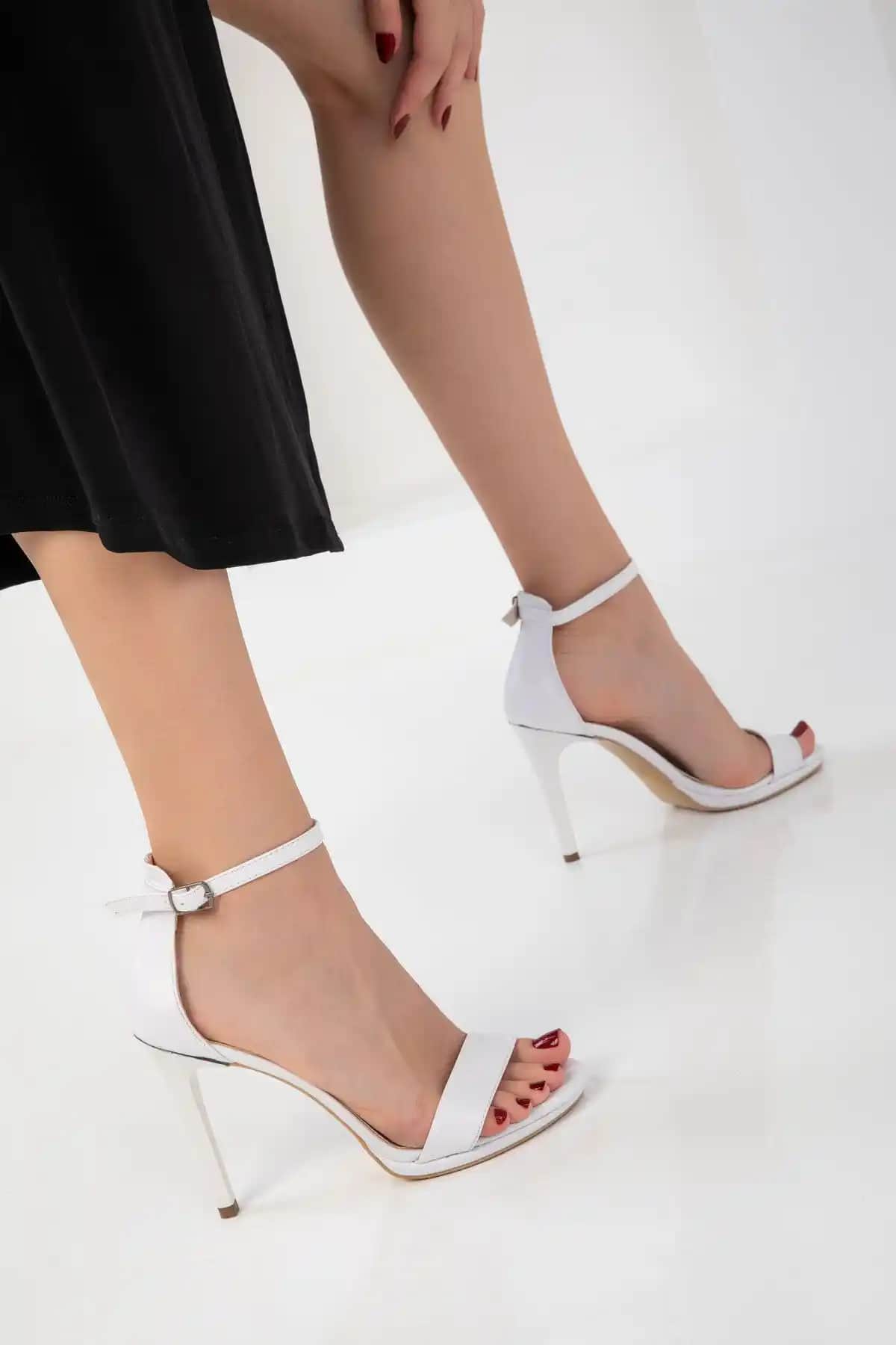 SOHO Beyaz Kadın Klasik Topuklu Ayakkabı Şık ve Konforlu Tasarımıyla Öne Çıkıyor