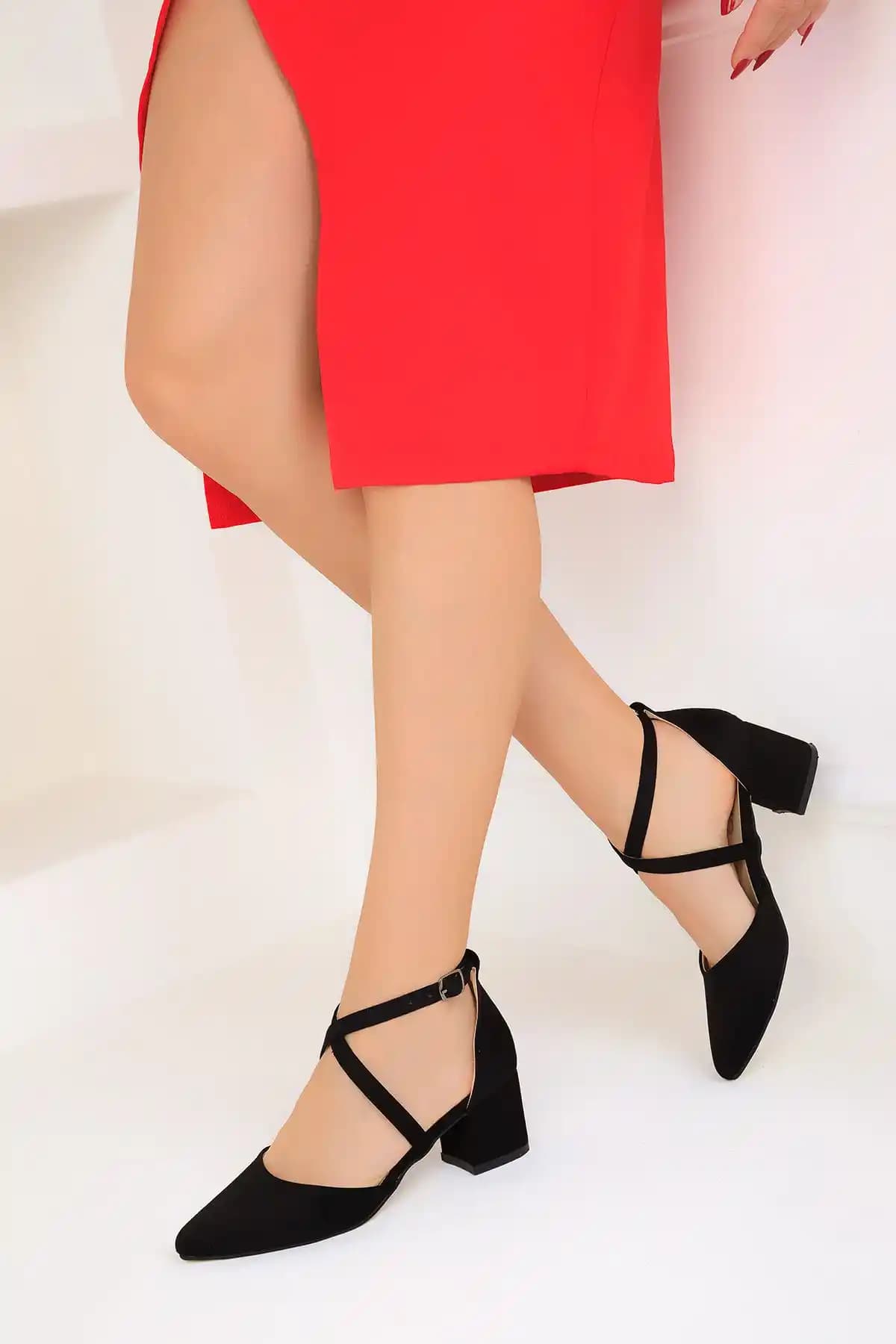 SOHO Siyah Süet Kadın Klasik Topuklu Ayakkabı: Şıklık ve Konforun Buluşması