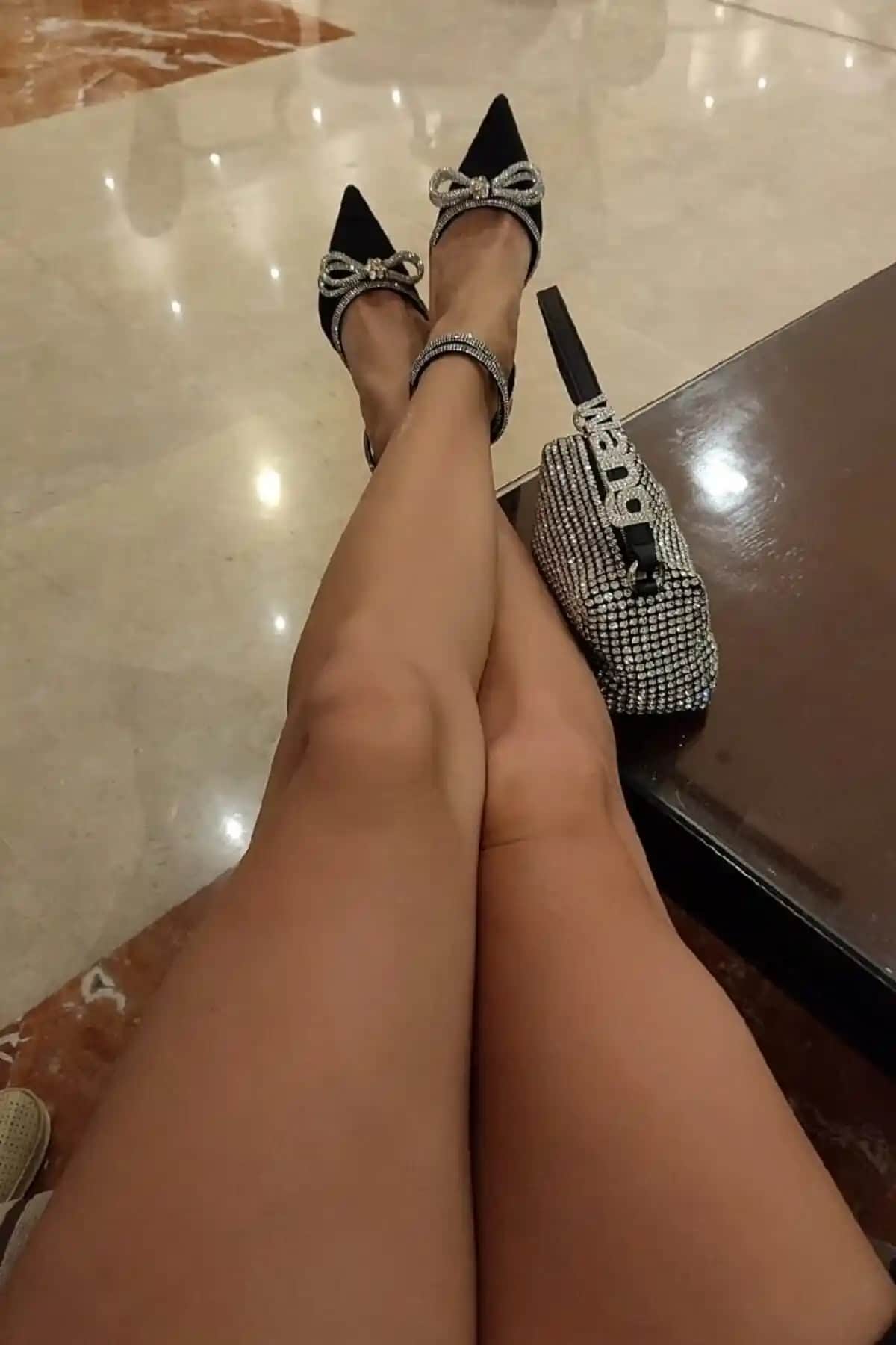 TrendyAnka Kadın Siyah Saten Abiye Ayakkabısı Şıklık ve Konforu Bir Arada Sunar