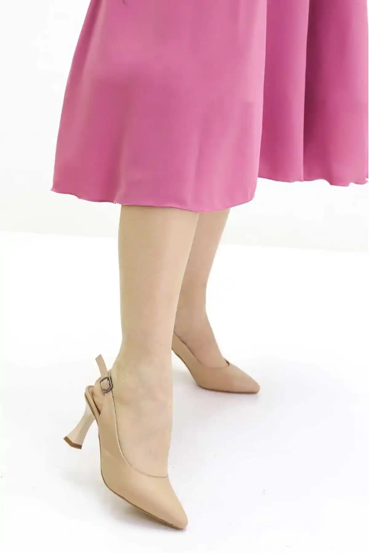 Weynes Kadın Krem Sandalet Kadınlar İçin Şık ve Rahat Yaz Ayakkabısı