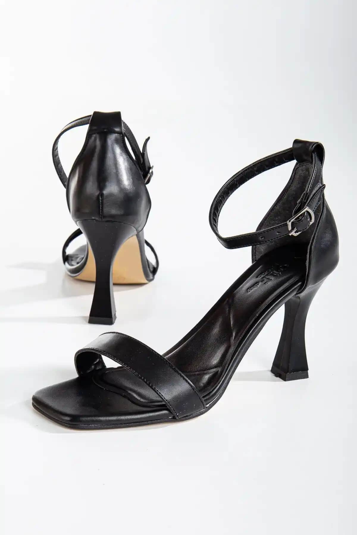 Wolf City Tek Bant Topuklu Ortopedik Abiye Ayakkabı: Şıklık ve Konforun Buluşması