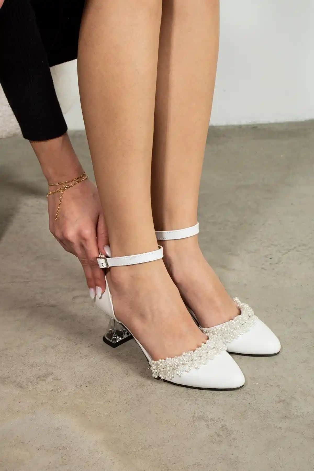 ZENNESHOES Beyaz İnci Boncuk Detaylı Abiye Ayakkabı Düğün ve Özel Günler İçin Şık Tercih