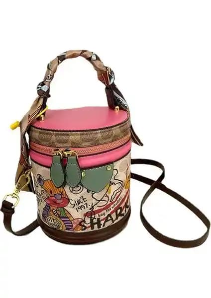 Chacon Kadın Kova Çanta ve Love Home Retro Çapraz Askılı Kova Çanta Karşılaştırması