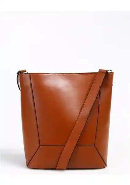 F By Fabrika Lola ve With-W Bowi Kadın Çantaları Karşılaştırması ve Özellikleri