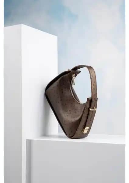 Kadın Baget Çanta Karşılaştırması: Lucky Bees ve With-W Modellerinin Özellikleri