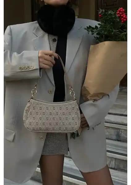 Kadın Çantası Karşılaştırması: Shule Bags Monogram ve Tonny Black Mini Urban Çanta Özellikleri