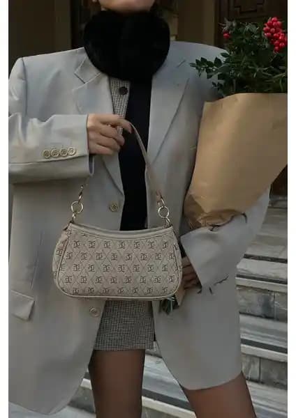 Kadın Çantası Karşılaştırması: Shule Bags Monogram ve Tonny Black Mini Urban Çanta Özellikleri