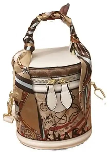 Kadın Kova Çantası ve Dörtgen Taşınabilir Çanta Karşılaştırması