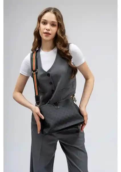 Lucky Bees Kadın Çantaları Karşılaştırması: El ve Çapraz Askılı Modellerin Özellikleri