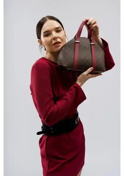 Lucky Bees Kadın Çantaları Karşılaştırması: İç Cüzdanlı ve Baget Modelleri Analizi