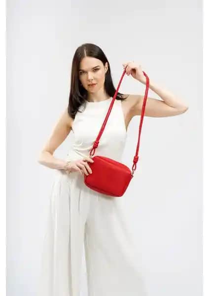 Lucky Bees ve With-W Kadın Çantaları Karşılaştırması Günlük Kullanım İçin En İyi Seçenekler