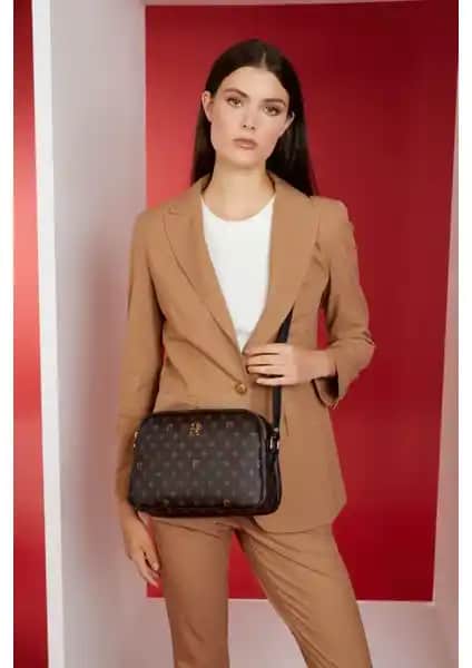 Pierre Cardin Kadın Çantaları Karşılaştırması: Monogram ve Bordo Modelleri Hakkında Detaylı Bilgi
