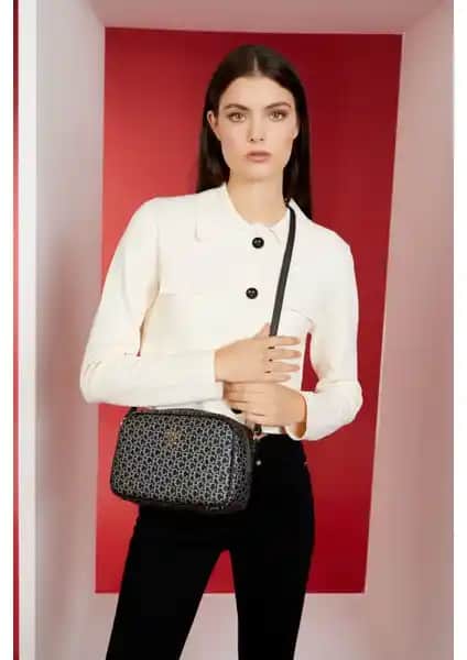 Pierre Cardin Kadın Çantaları Karşılaştırması: Siyah Monogram ve Alfabe Çanta Özellikleri