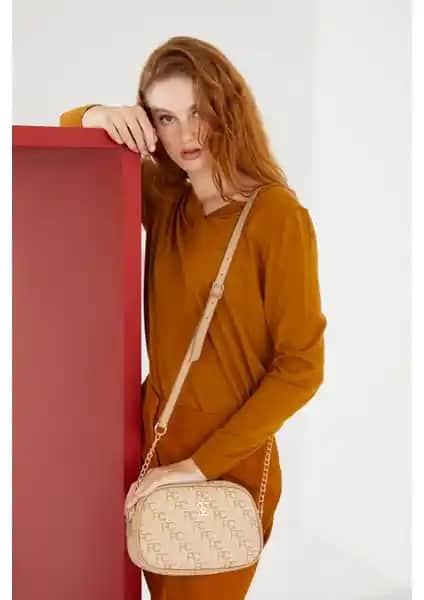 Pierre Cardin Kadın Çantaları Karşılaştırması: Tramlı ve Monogram Modelleri İncelemesi