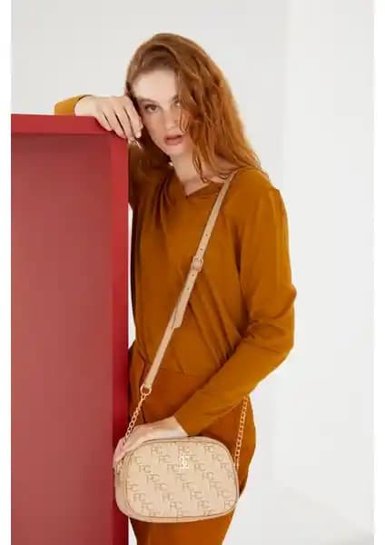 Pierre Cardin Kadın Çantaları Karşılaştırması: Tramlı ve Monogram Modelleri İncelemesi