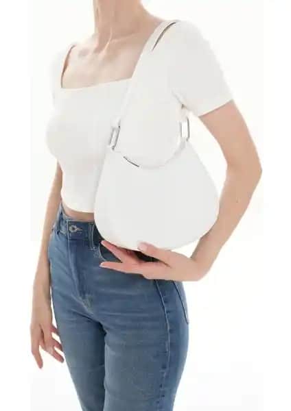 With-W Kadın Çantaları Karşılaştırması: Beyaz Baget ve Siyah Shopper Modelleri