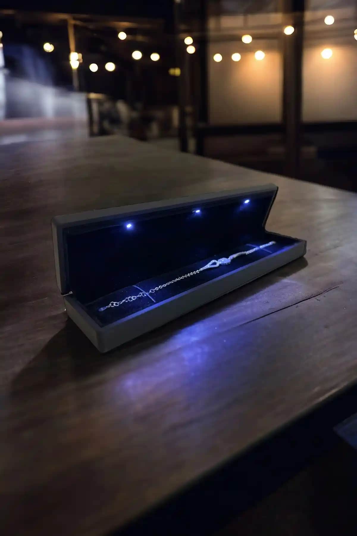 ADA Life Gümüş ve Lotus JW Bileklik Karşılaştırması: Tasarım ve Özellikler