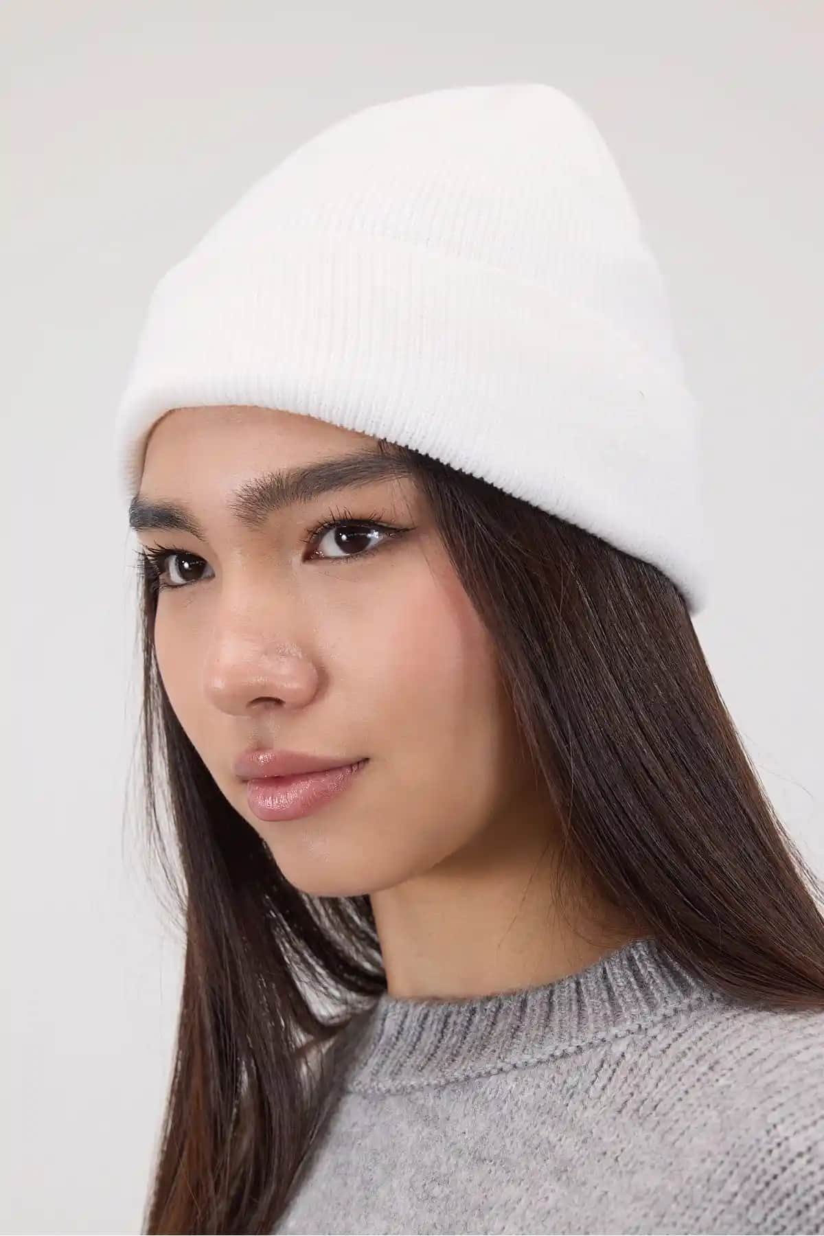 Addax Basic Bere ve Triko Bere Karşılaştırması: Sıcaklık ve Şıklık Analizi