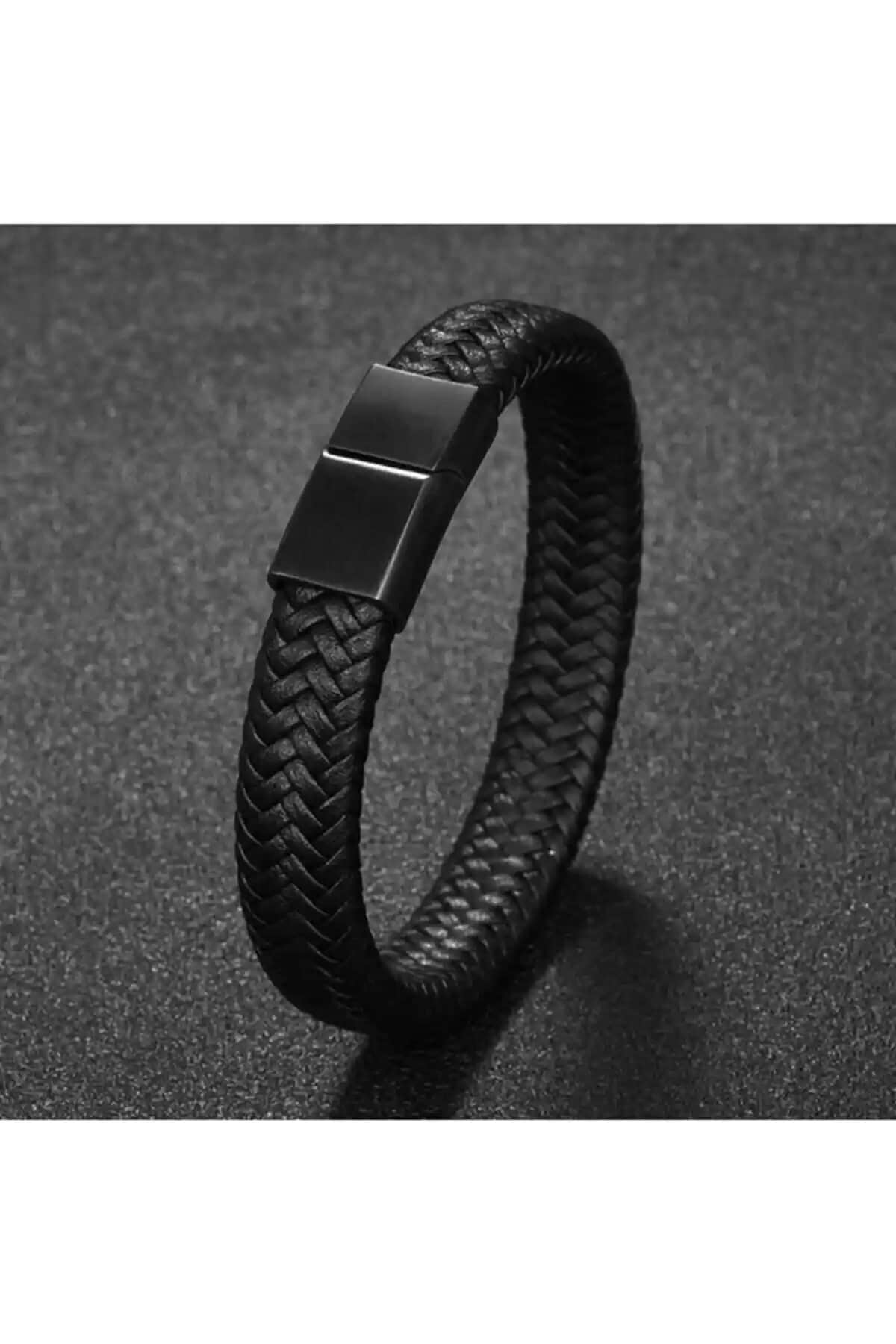 Amisare Mıknatıslı Suni Deri Erkek Bileklik ve TrendMavi Hasır Örgü Deri Bileklik Karşılaştırması