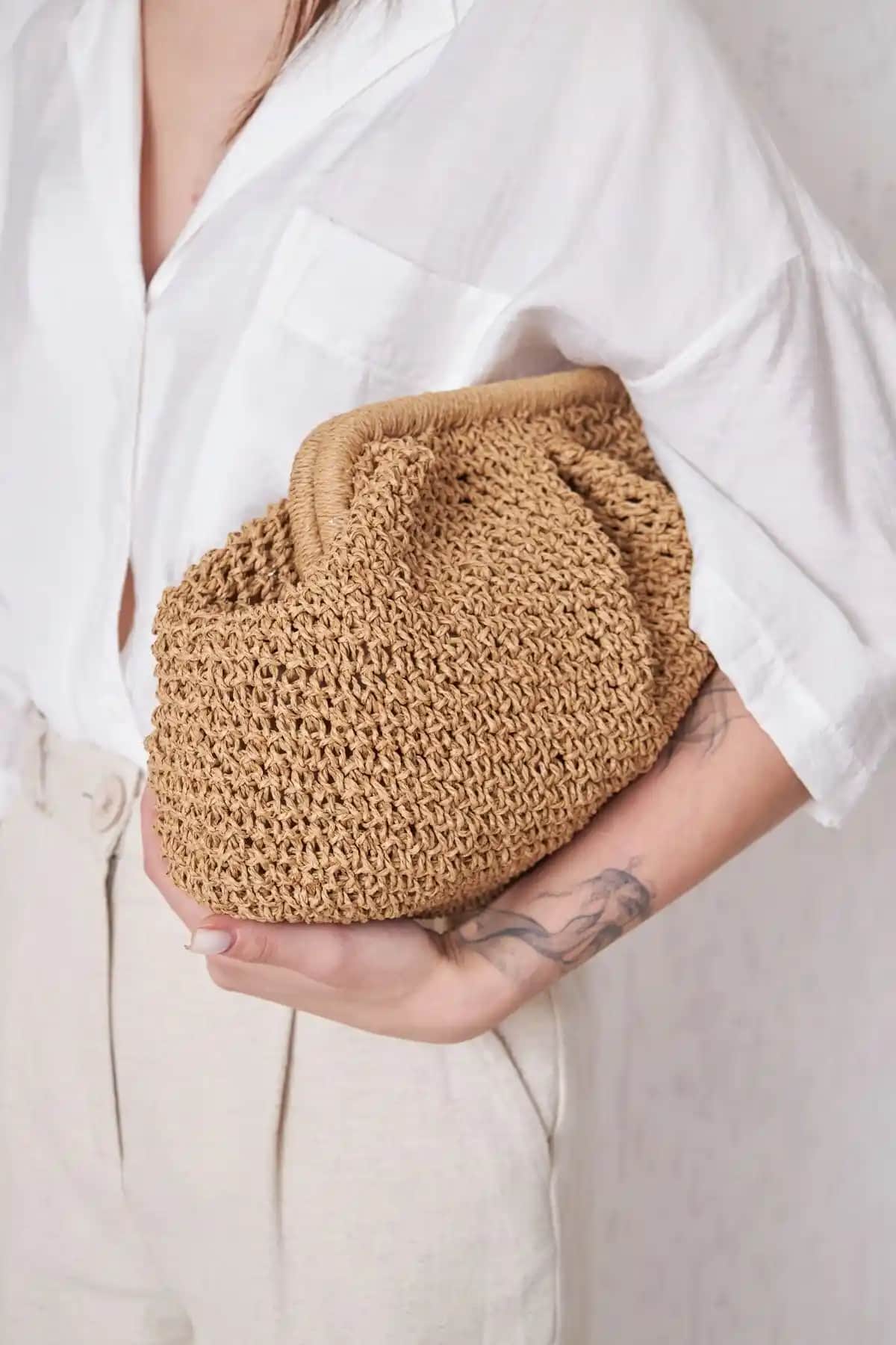 ANJEA Oeil De Grace ve HEYBE'S Kadın Krem Clutch El Çantası Karşılaştırması