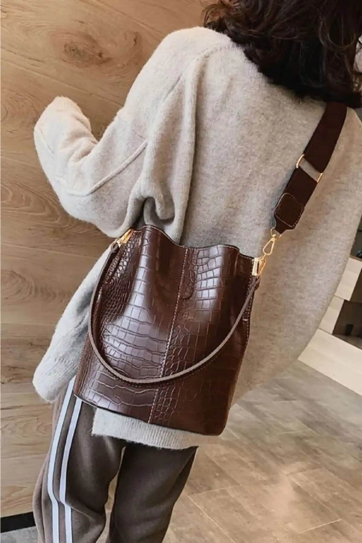 ASLAN ÇANTA Chris ve Rimense Siyah Keten Çanta Karşılaştırması: Hangi Model Sizin İçin Uygun