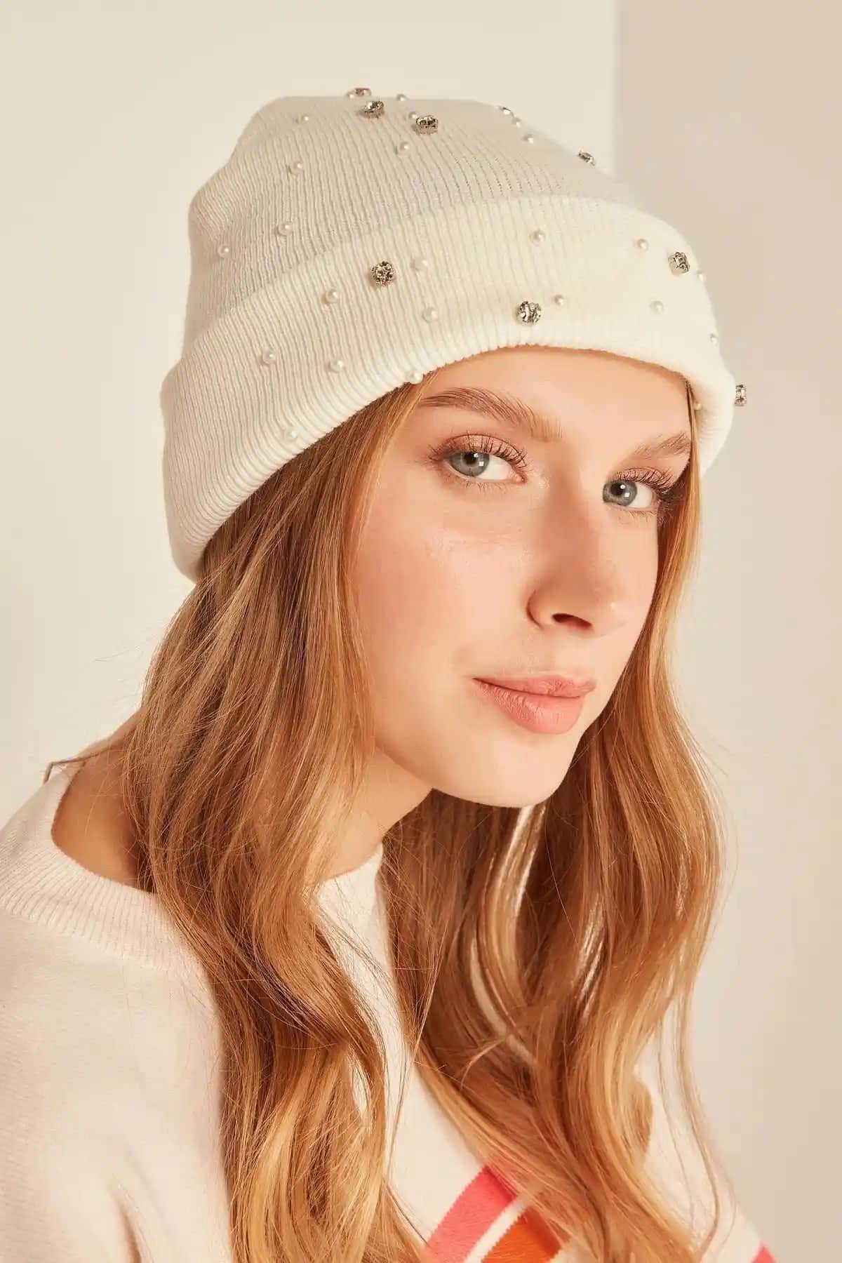 Axesoire ve Ritagarcia Kadın Bere Karşılaştırması: Hangi Model Sizin İçin Daha Uygun