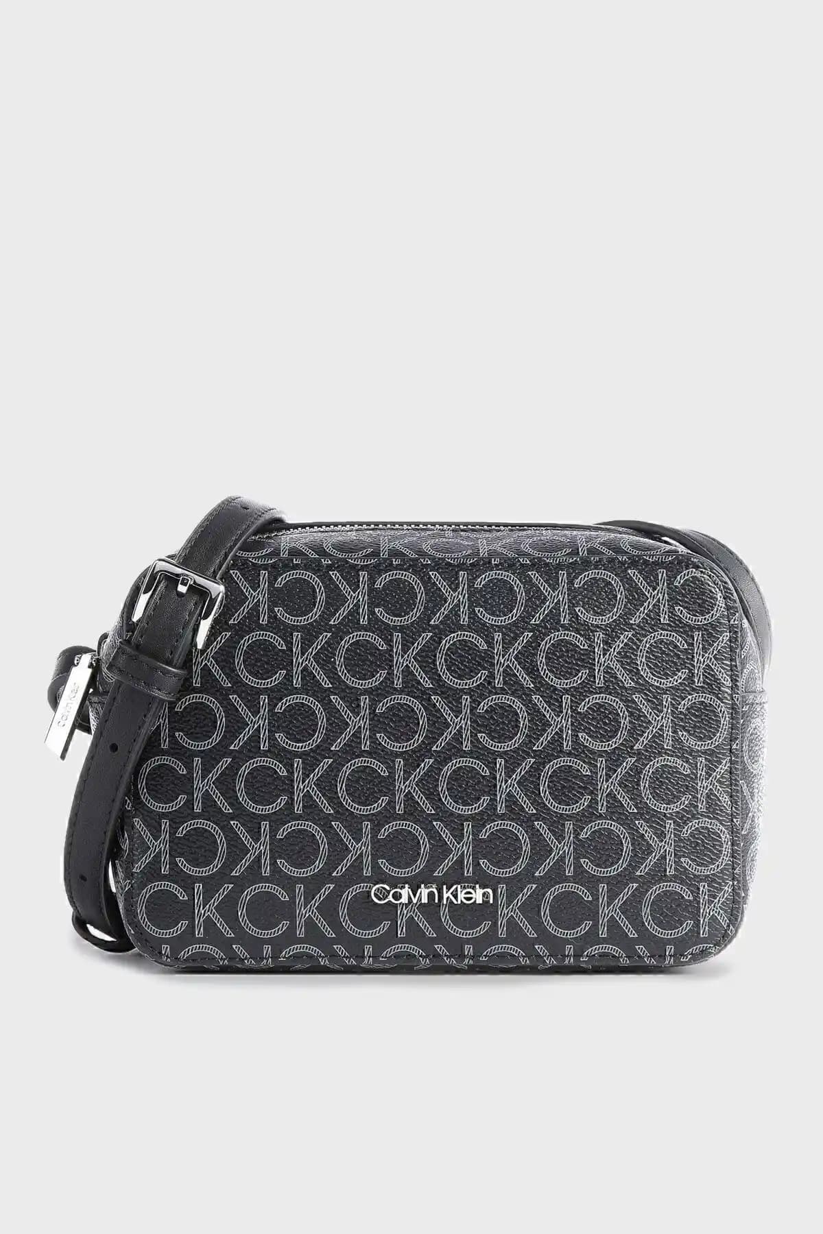 Calvin Klein Kadın Siyah Çanta Karşılaştırması: Omuz ve Çapraz Askılı Modellerin Özellikleri