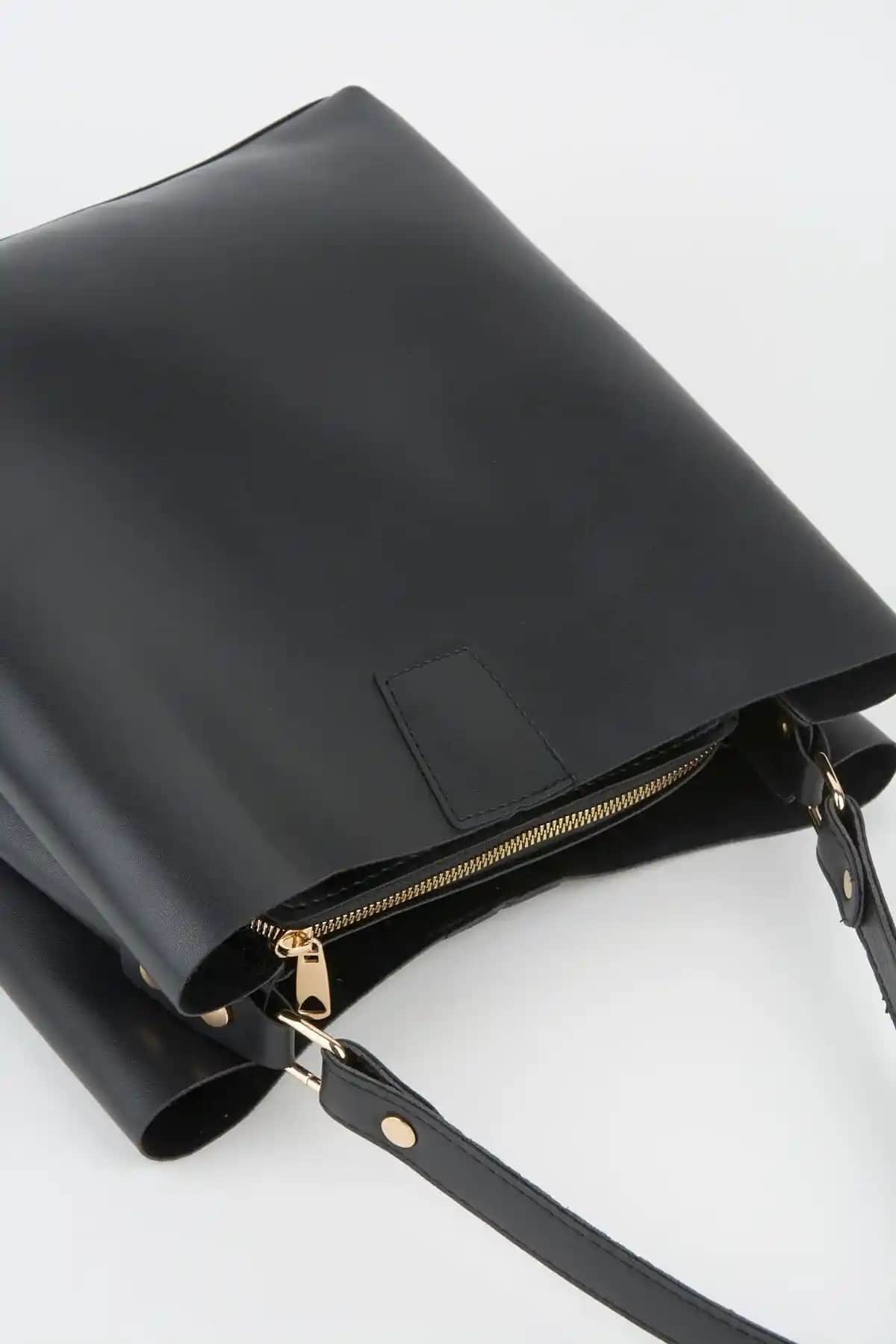 Çanta Park ve Kontes Kadın Çantası Karşılaştırması: Tasarım, Malzeme ve Kullanım Özellikleri