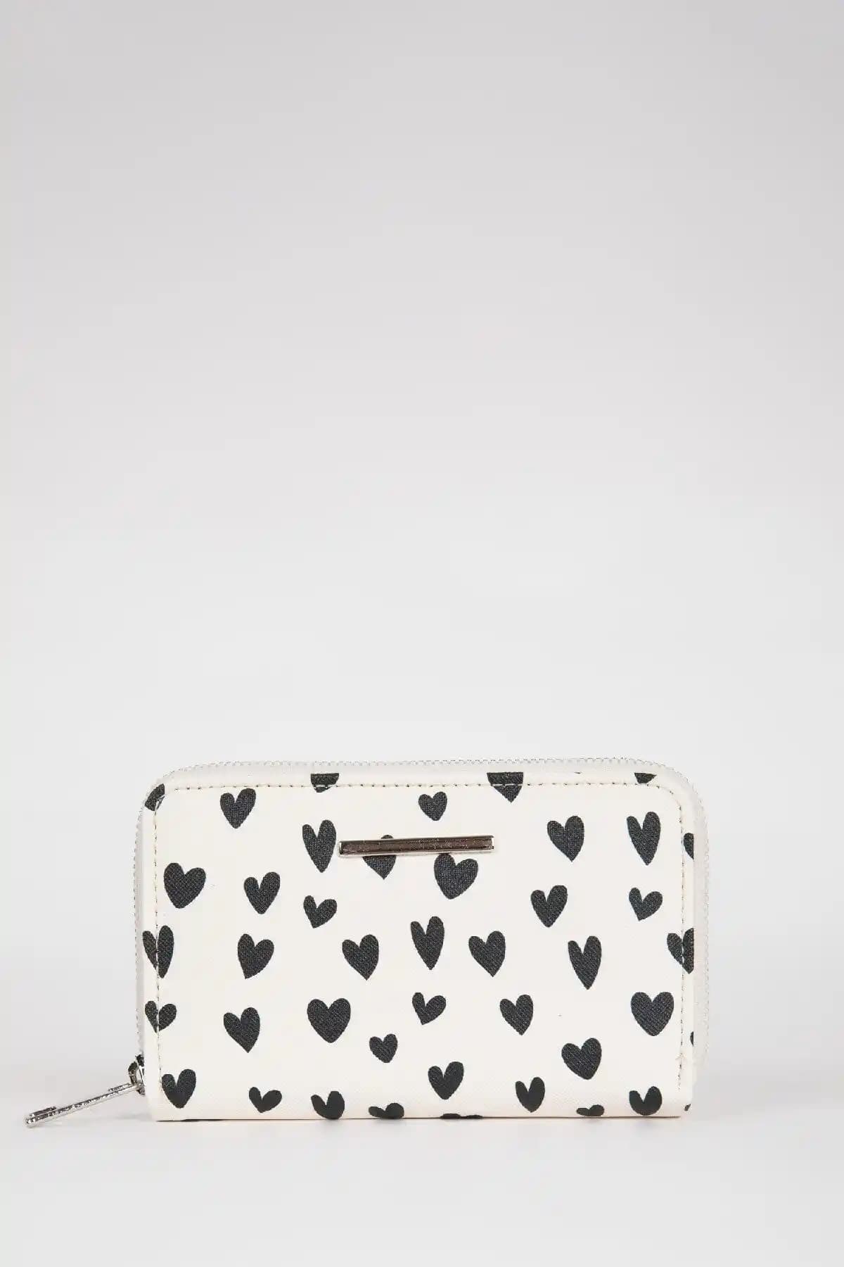 Defacto Kadın Cüzdanları Karşılaştırması: Kalp ve Çiçek Deseni Modelleri Hangi Durumlar İçin Uygun?