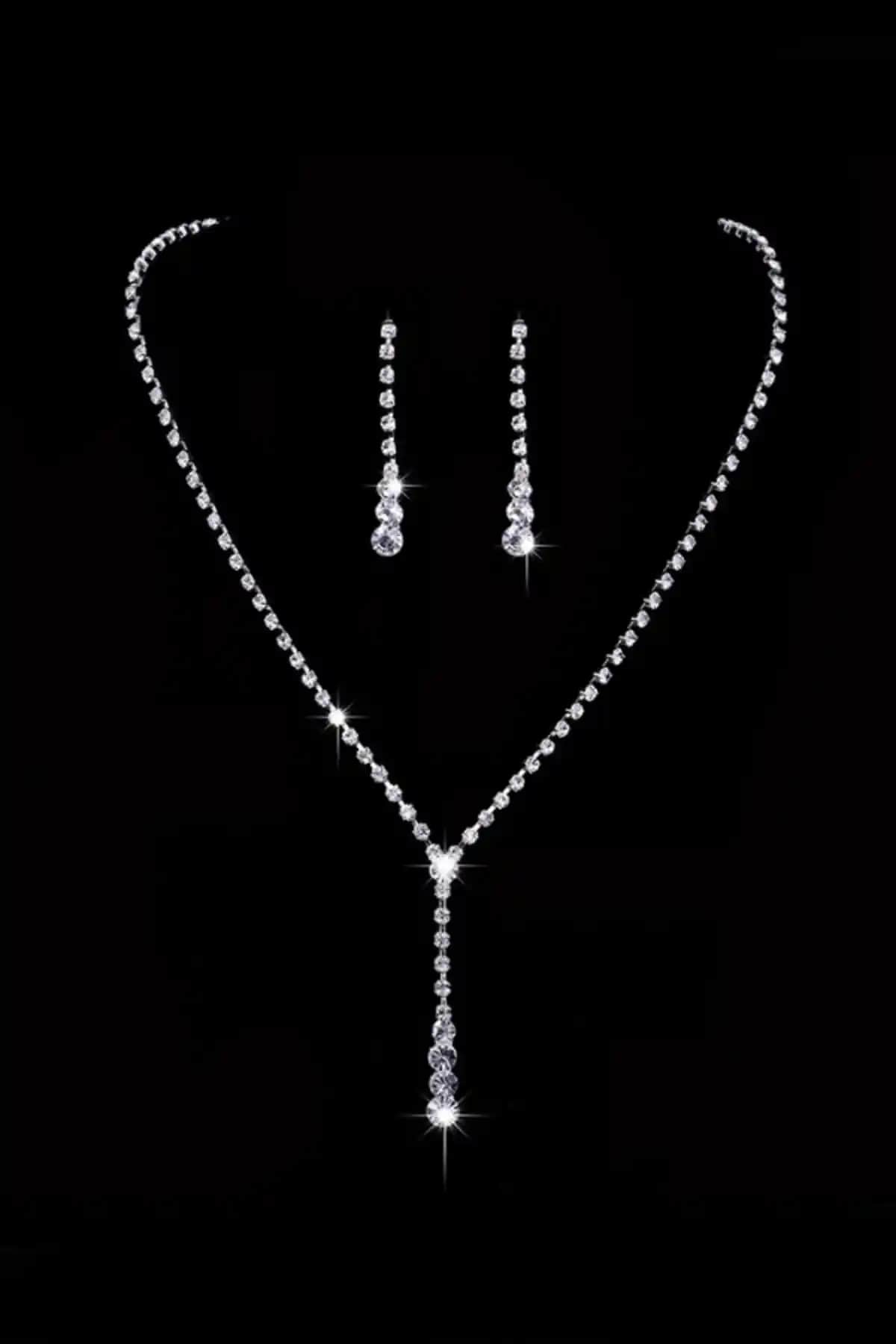 Düğün ve özel günler için şık kolye ve küpe setleri karşılaştırması