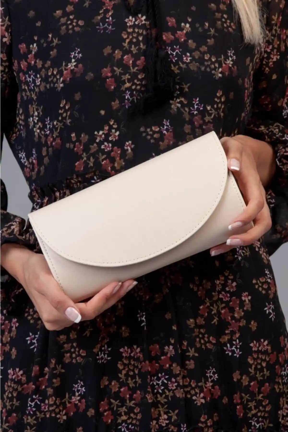 Efnan Store Krem Abiye Çanta ve Moom Bag Kadın Nude Taş Detaylı Çanta Karşılaştırması