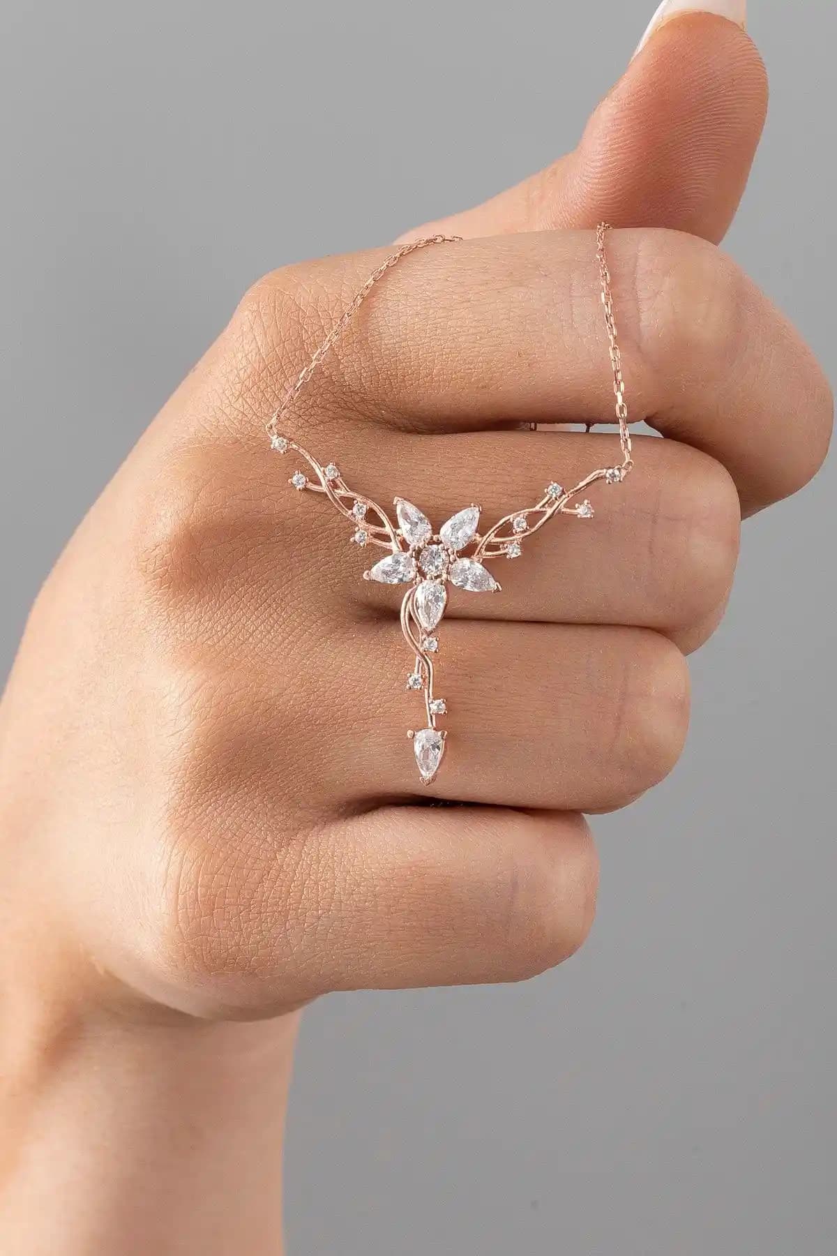 ESSARE 925 Ayar Gümüş Kolye Karşılaştırması: En Şık ve Uygun Seçenekler