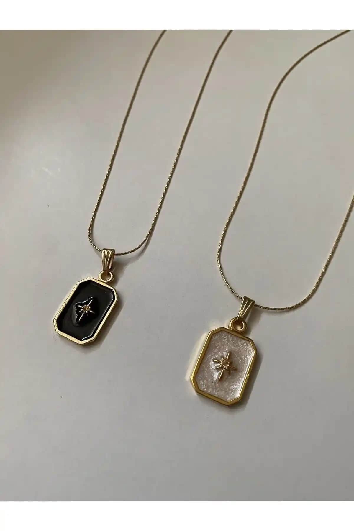 Fiamoss ve NurCollection Kadın Kolye Karşılaştırması: Stil ve Kalite Analizi