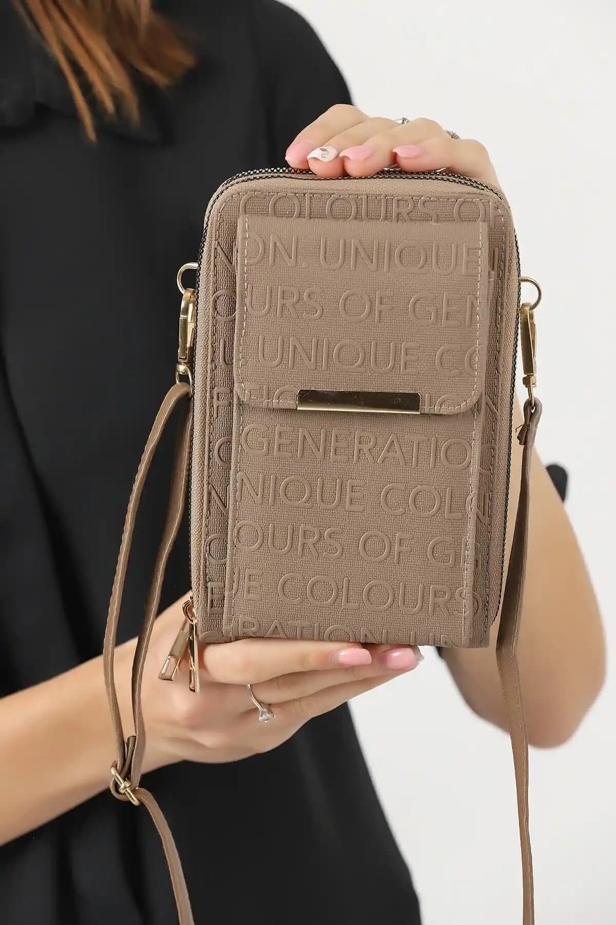 Genel Markalar ve Universal Eşsiz Pazar Kan Çapraz Askılı Çanta Karşılaştırması